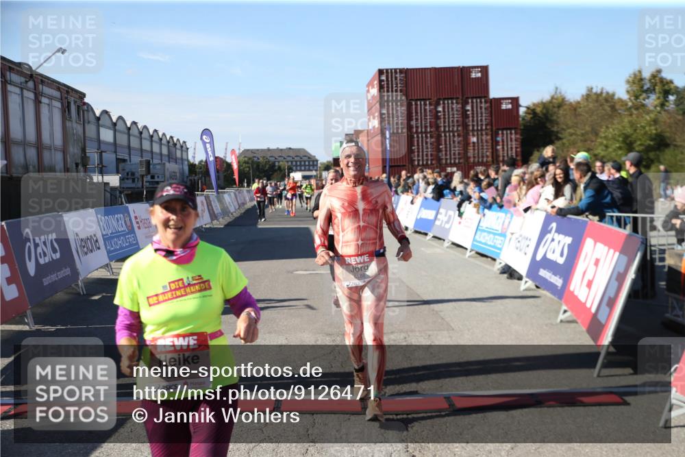 03.10.2025 - Köhlbrandbrückenlauf Jannik Wohlers http://msf.ph/oto/9126471 03.10.2025 13:22:25 Ziel 4239, 5072, 5235, 5272, 5400, 5401, 5720, 5851, 5929, 6188 meine-sportfotos.de