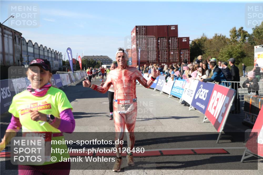 03.10.2025 - Köhlbrandbrückenlauf Jannik Wohlers http://msf.ph/oto/9126480 03.10.2025 13:22:25 Ziel 4239, 5072, 5235, 5272, 5400, 5401, 5720, 5851, 5929, 6188 meine-sportfotos.de