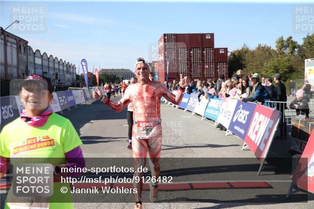 03.10.2025 - Köhlbrandbrückenlauf Jannik Wohlers http://msf.ph/oto/9126482 03.10.2025 13:22:26 Ziel 4239, 5072, 5214, 5235, 5272, 5400, 5401, 5720, 5839, 5851, 5929, 6188 meine-sportfotos.de