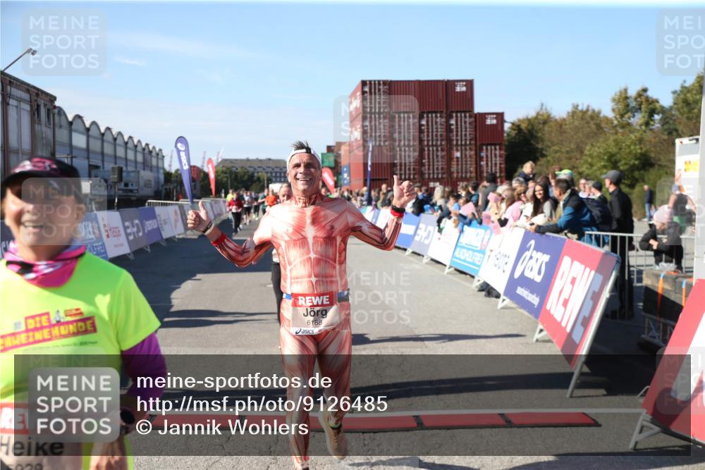 03.10.2025 - Köhlbrandbrückenlauf Jannik Wohlers http://msf.ph/oto/9126485 03.10.2025 13:22:26 Ziel 4239, 5072, 5214, 5235, 5272, 5400, 5401, 5720, 5839, 5851, 5929, 6188 meine-sportfotos.de