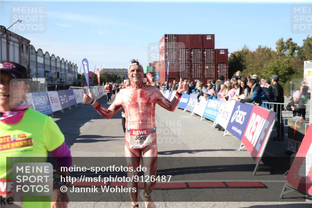 03.10.2025 - Köhlbrandbrückenlauf Jannik Wohlers http://msf.ph/oto/9126487 03.10.2025 13:22:26 Ziel 4239, 5072, 5214, 5235, 5272, 5400, 5401, 5720, 5839, 5851, 5929, 6188 meine-sportfotos.de