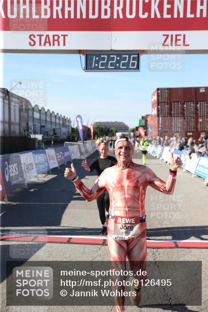 03.10.2025 - Köhlbrandbrückenlauf Jannik Wohlers http://msf.ph/oto/9126495 03.10.2025 13:22:27 Ziel 4239, 5072, 5214, 5272, 5400, 5401, 5720, 5839, 5851, 5929, 6188, 6733 meine-sportfotos.de