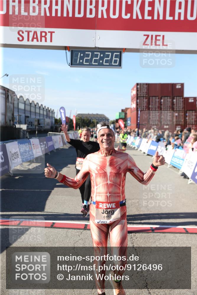 03.10.2025 - Köhlbrandbrückenlauf Jannik Wohlers http://msf.ph/oto/9126496 03.10.2025 13:22:27 Ziel 4239, 5072, 5214, 5272, 5400, 5401, 5720, 5839, 5851, 5929, 6188, 6733 meine-sportfotos.de