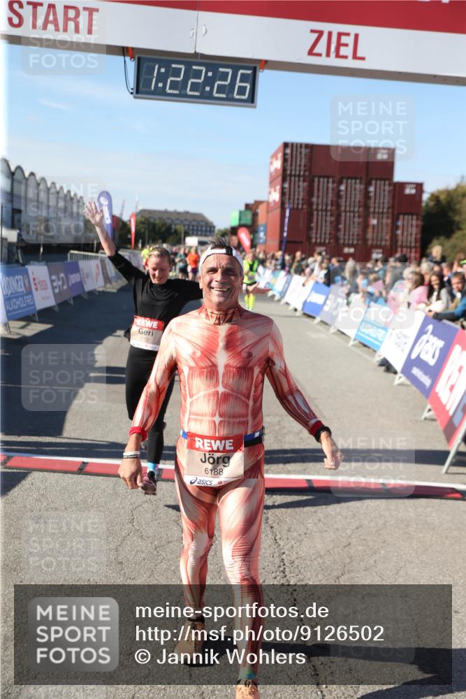 03.10.2025 - Köhlbrandbrückenlauf Jannik Wohlers http://msf.ph/oto/9126502 03.10.2025 13:22:27 Ziel 4239, 5072, 5214, 5272, 5400, 5401, 5720, 5839, 5851, 5929, 6188, 6733 meine-sportfotos.de