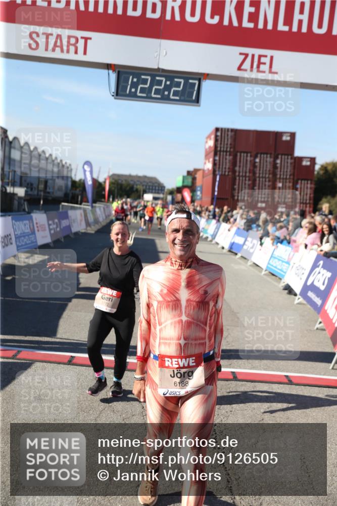 03.10.2025 - Köhlbrandbrückenlauf Jannik Wohlers http://msf.ph/oto/9126505 03.10.2025 13:22:27 Ziel 4239, 5072, 5214, 5272, 5400, 5401, 5720, 5839, 5851, 5929, 6188, 6733 meine-sportfotos.de