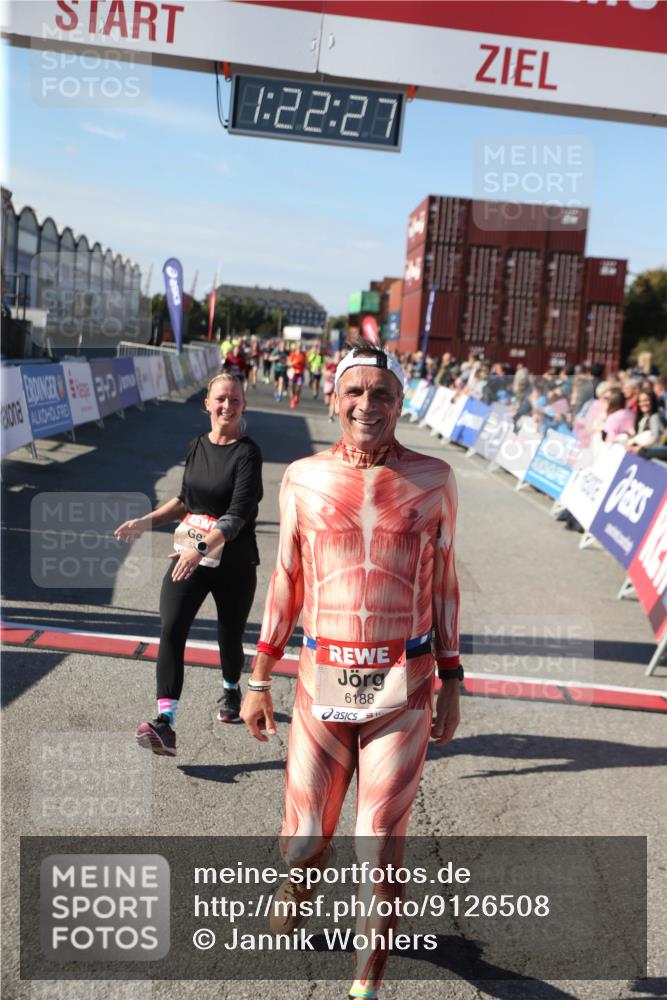03.10.2025 - Köhlbrandbrückenlauf Jannik Wohlers http://msf.ph/oto/9126508 03.10.2025 13:22:27 Ziel 4239, 5072, 5214, 5272, 5400, 5401, 5720, 5839, 5851, 5929, 6188, 6733 meine-sportfotos.de