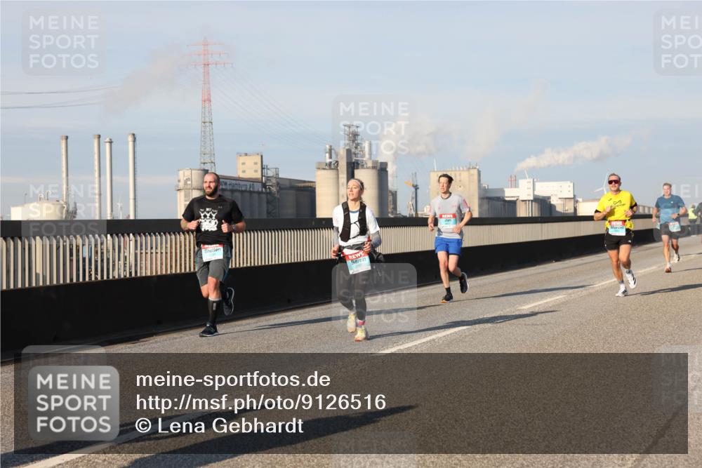03.10.2025 - Köhlbrandbrückenlauf Lena Gebhardt http://msf.ph/oto/9126516 03.10.2025 09:46:27 Position 2  meine-sportfotos.de