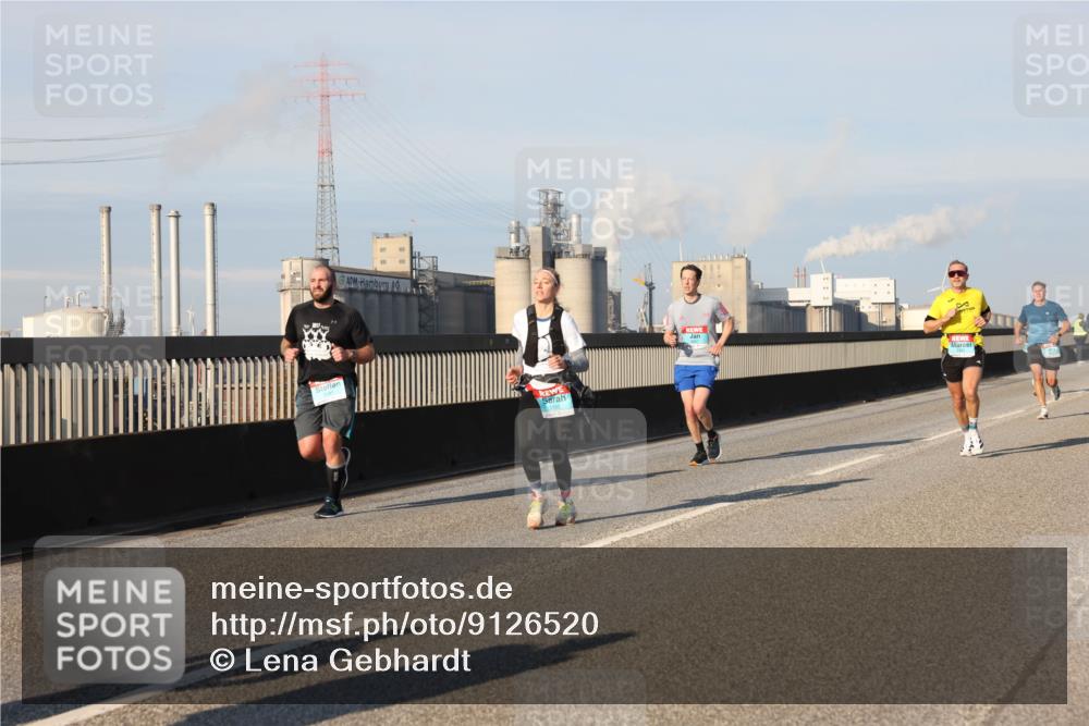 03.10.2025 - Köhlbrandbrückenlauf Lena Gebhardt http://msf.ph/oto/9126520 03.10.2025 09:46:27 Position 2  meine-sportfotos.de