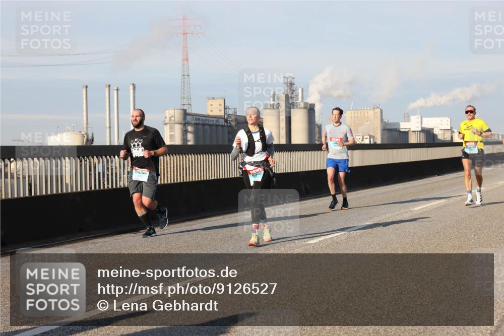 03.10.2025 - Köhlbrandbrückenlauf Lena Gebhardt http://msf.ph/oto/9126527 03.10.2025 09:46:28 Position 2  meine-sportfotos.de