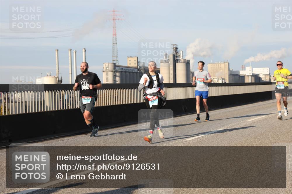 03.10.2025 - Köhlbrandbrückenlauf Lena Gebhardt http://msf.ph/oto/9126531 03.10.2025 09:46:28 Position 2  meine-sportfotos.de