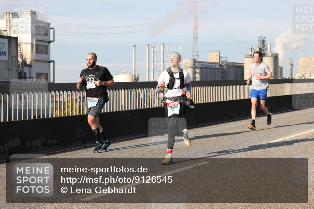 03.10.2025 - Köhlbrandbrückenlauf Lena Gebhardt http://msf.ph/oto/9126545 03.10.2025 09:46:28 Position 2  meine-sportfotos.de