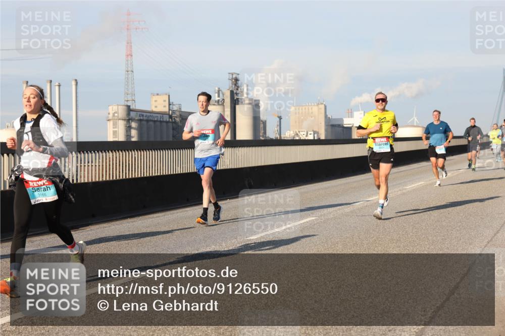 03.10.2025 - Köhlbrandbrückenlauf Lena Gebhardt http://msf.ph/oto/9126550 03.10.2025 09:46:29 Position 2 3165 meine-sportfotos.de