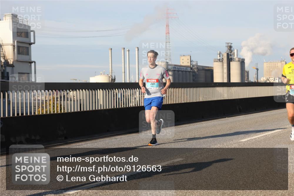 03.10.2025 - Köhlbrandbrückenlauf Lena Gebhardt http://msf.ph/oto/9126563 03.10.2025 09:46:30 Position 2 2857 meine-sportfotos.de