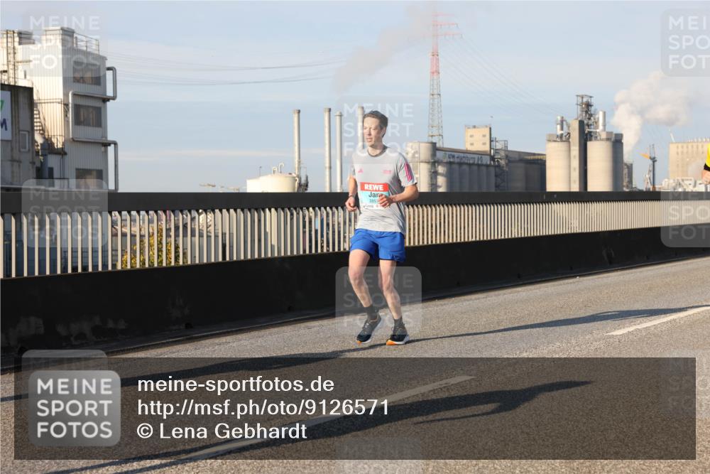03.10.2025 - Köhlbrandbrückenlauf Lena Gebhardt http://msf.ph/oto/9126571 03.10.2025 09:46:30 Position 2 7, 2857 meine-sportfotos.de