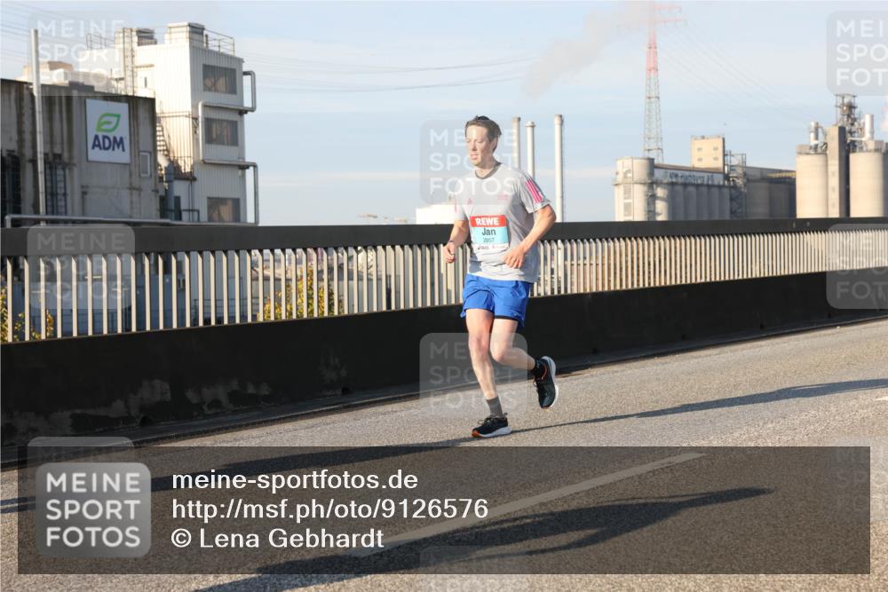 03.10.2025 - Köhlbrandbrückenlauf Lena Gebhardt http://msf.ph/oto/9126576 03.10.2025 09:46:30 Position 2 2857 meine-sportfotos.de