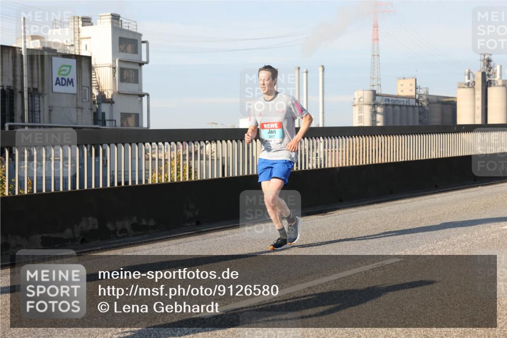 03.10.2025 - Köhlbrandbrückenlauf Lena Gebhardt http://msf.ph/oto/9126580 03.10.2025 09:46:30 Position 2 2857 meine-sportfotos.de