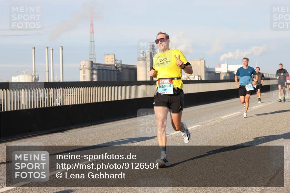 03.10.2025 - Köhlbrandbrückenlauf Lena Gebhardt http://msf.ph/oto/9126594 03.10.2025 09:46:30 Position 2 3331 meine-sportfotos.de