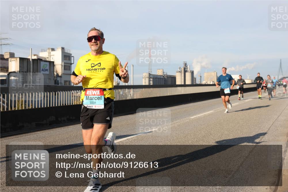 03.10.2025 - Köhlbrandbrückenlauf Lena Gebhardt http://msf.ph/oto/9126613 03.10.2025 09:46:32 Position 2 3331 meine-sportfotos.de