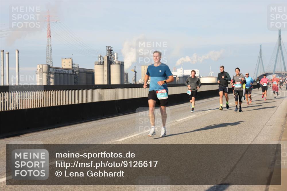 03.10.2025 - Köhlbrandbrückenlauf Lena Gebhardt http://msf.ph/oto/9126617 03.10.2025 09:46:32 Position 2  meine-sportfotos.de