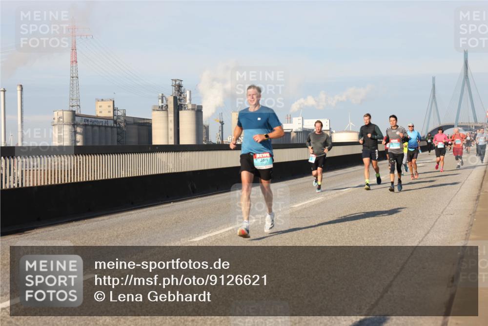 03.10.2025 - Köhlbrandbrückenlauf Lena Gebhardt http://msf.ph/oto/9126621 03.10.2025 09:46:32 Position 2  meine-sportfotos.de