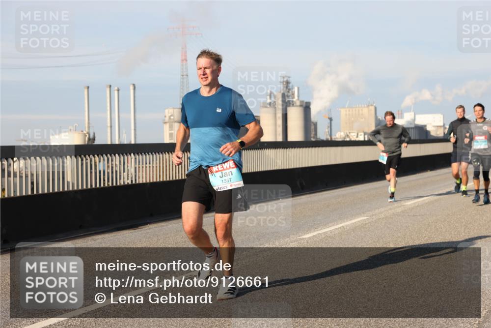 03.10.2025 - Köhlbrandbrückenlauf Lena Gebhardt http://msf.ph/oto/9126661 03.10.2025 09:46:33 Position 2 1357 meine-sportfotos.de