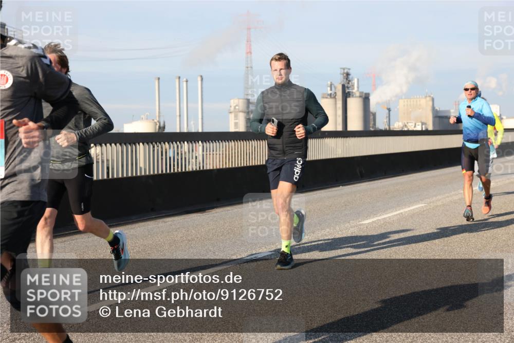 03.10.2025 - Köhlbrandbrückenlauf Lena Gebhardt http://msf.ph/oto/9126752 03.10.2025 09:46:37 Position 2  meine-sportfotos.de