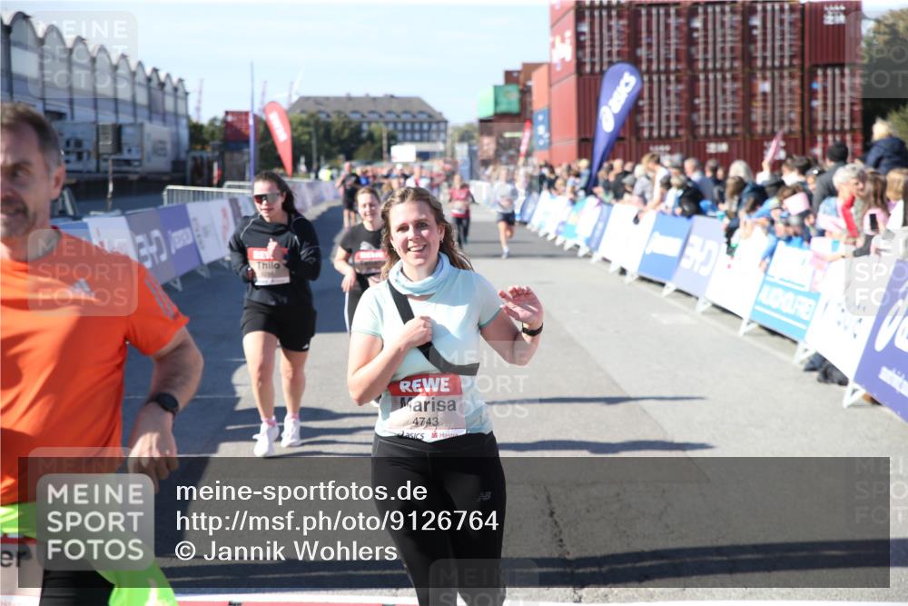 03.10.2025 - Köhlbrandbrückenlauf Jannik Wohlers http://msf.ph/oto/9126764 03.10.2025 13:23:43 Ziel 4285, 4465, 4743, 4752, 5093, 5397, 5653, 5855, 6728 meine-sportfotos.de