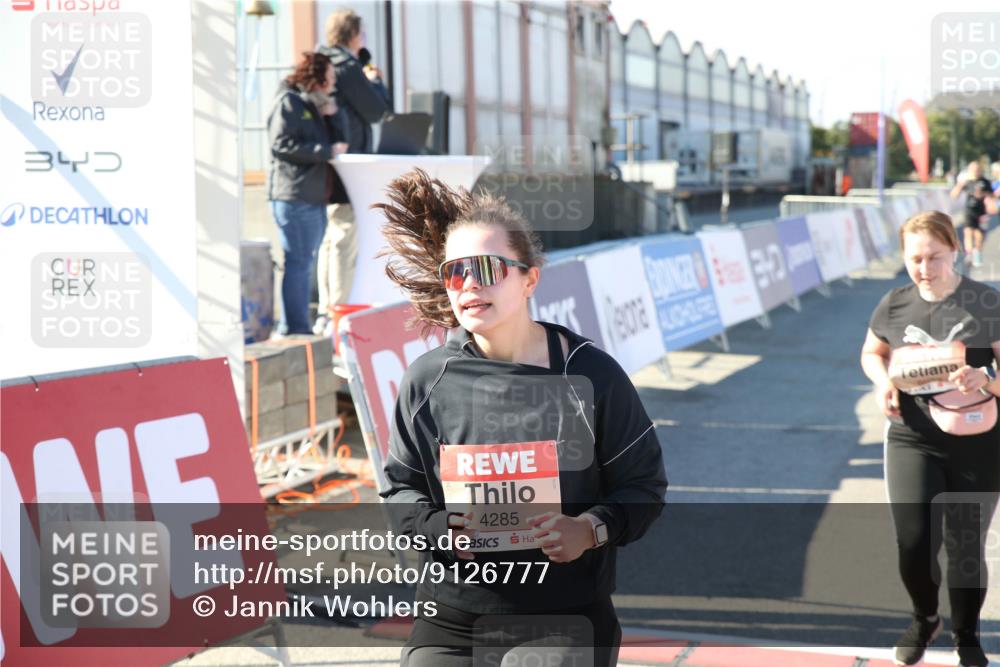03.10.2025 - Köhlbrandbrückenlauf Jannik Wohlers http://msf.ph/oto/9126777 03.10.2025 13:23:45 Ziel 4285, 4465, 4743, 4752, 4918, 5081, 5093, 5397, 5653, 5855, 6728 meine-sportfotos.de