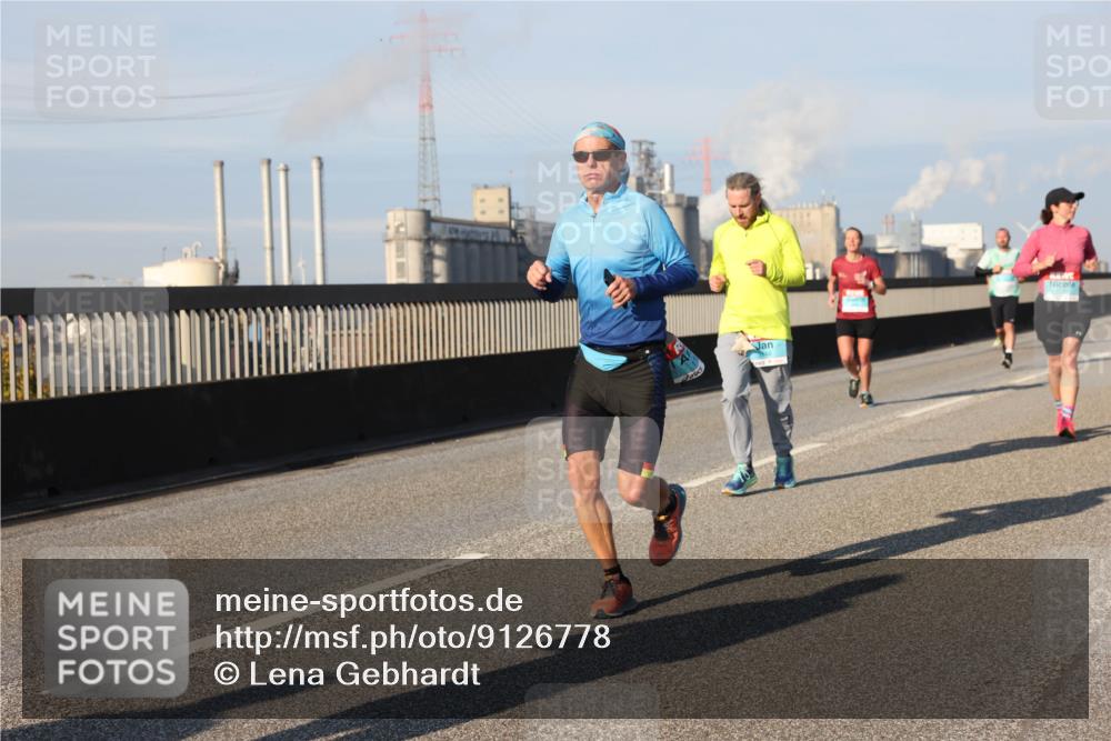 03.10.2025 - Köhlbrandbrückenlauf Lena Gebhardt http://msf.ph/oto/9126778 03.10.2025 09:46:38 Position 2  meine-sportfotos.de