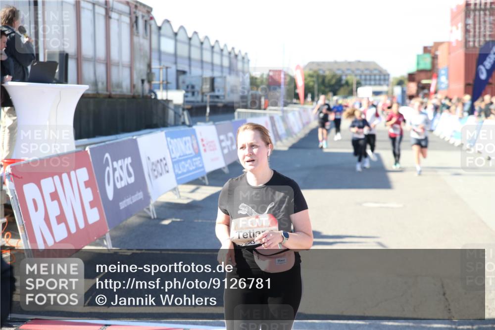 03.10.2025 - Köhlbrandbrückenlauf Jannik Wohlers http://msf.ph/oto/9126781 03.10.2025 13:23:45 Ziel 4285, 4465, 4743, 4752, 4918, 5081, 5093, 5397, 5653, 5855, 6728 meine-sportfotos.de