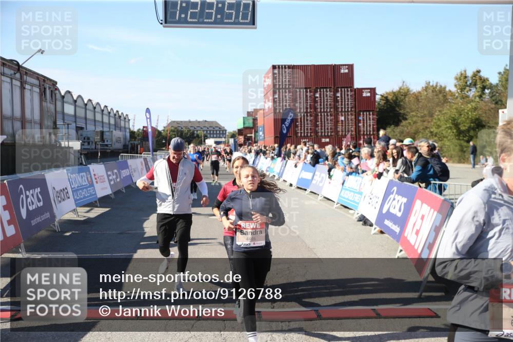 03.10.2025 - Köhlbrandbrückenlauf Jannik Wohlers http://msf.ph/oto/9126788 03.10.2025 13:23:51 Ziel 4285, 4465, 4743, 4918, 5081, 5093, 5397, 5431, 5709, 5742, 5855, 6728 meine-sportfotos.de