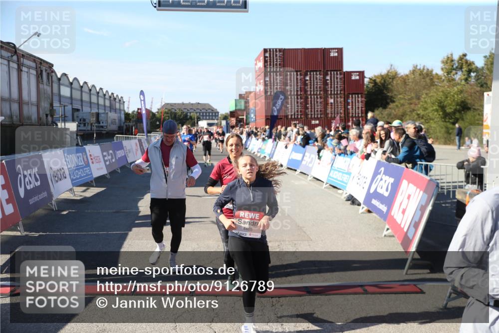 03.10.2025 - Köhlbrandbrückenlauf Jannik Wohlers http://msf.ph/oto/9126789 03.10.2025 13:23:51 Ziel 4285, 4465, 4743, 4918, 5081, 5093, 5397, 5431, 5709, 5742, 5855, 6728 meine-sportfotos.de