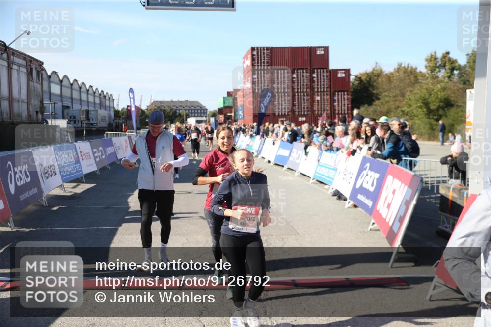 03.10.2025 - Köhlbrandbrückenlauf Jannik Wohlers http://msf.ph/oto/9126792 03.10.2025 13:23:51 Ziel 4285, 4465, 4743, 4918, 5081, 5093, 5397, 5431, 5709, 5742, 5855, 6728 meine-sportfotos.de