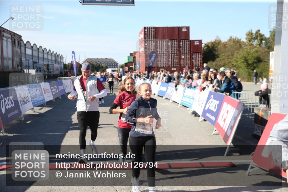 03.10.2025 - Köhlbrandbrückenlauf Jannik Wohlers http://msf.ph/oto/9126794 03.10.2025 13:23:51 Ziel 4285, 4465, 4743, 4918, 5081, 5093, 5397, 5431, 5709, 5742, 5855, 6728 meine-sportfotos.de