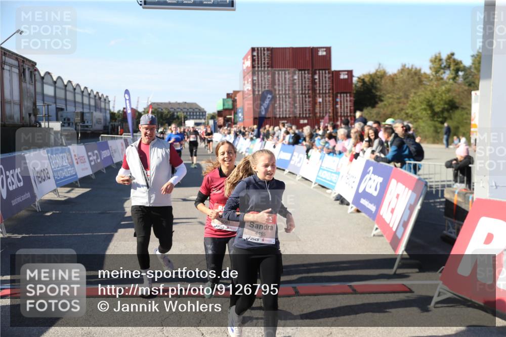 03.10.2025 - Köhlbrandbrückenlauf Jannik Wohlers http://msf.ph/oto/9126795 03.10.2025 13:23:51 Ziel 4285, 4465, 4743, 4918, 5081, 5093, 5397, 5431, 5709, 5742, 5855, 6728 meine-sportfotos.de
