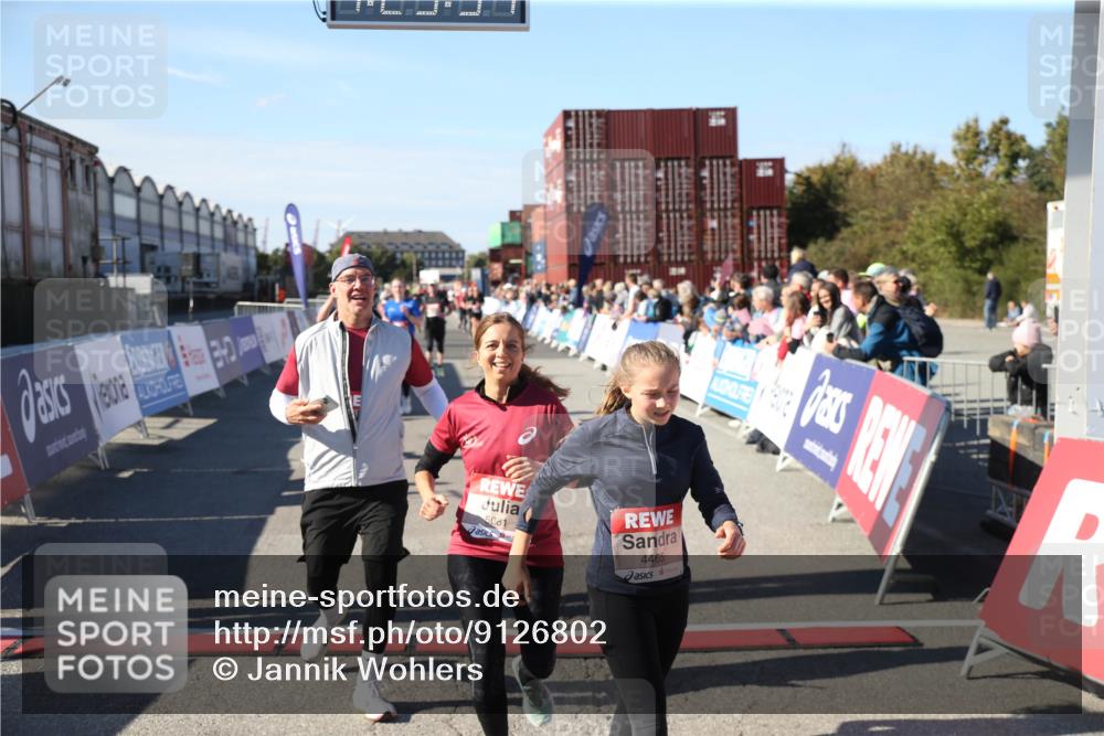 03.10.2025 - Köhlbrandbrückenlauf Jannik Wohlers http://msf.ph/oto/9126802 03.10.2025 13:23:52 Ziel 4285, 4465, 4918, 5081, 5093, 5431, 5709, 5742, 6728 meine-sportfotos.de