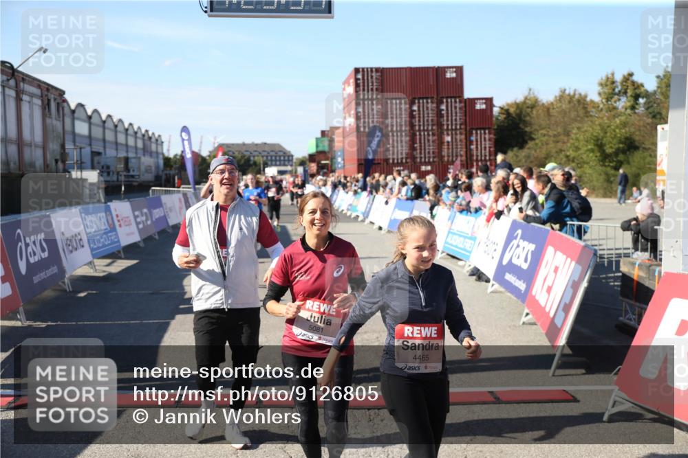 03.10.2025 - Köhlbrandbrückenlauf Jannik Wohlers http://msf.ph/oto/9126805 03.10.2025 13:23:52 Ziel 4285, 4465, 4918, 5081, 5093, 5431, 5709, 5742, 6728 meine-sportfotos.de