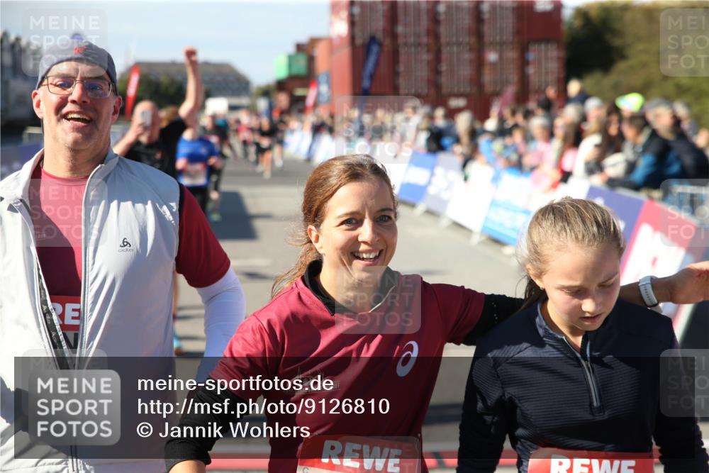 03.10.2025 - Köhlbrandbrückenlauf Jannik Wohlers http://msf.ph/oto/9126810 03.10.2025 13:23:53 Ziel 4285, 4465, 4647, 4918, 5081, 5093, 5361, 5431, 5709, 5742, 6728 meine-sportfotos.de