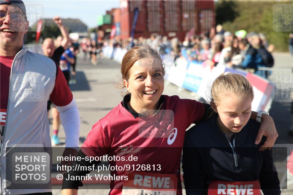 03.10.2025 - Köhlbrandbrückenlauf Jannik Wohlers http://msf.ph/oto/9126813 03.10.2025 13:23:53 Ziel 4285, 4465, 4647, 4918, 5081, 5093, 5361, 5431, 5709, 5742, 6728 meine-sportfotos.de