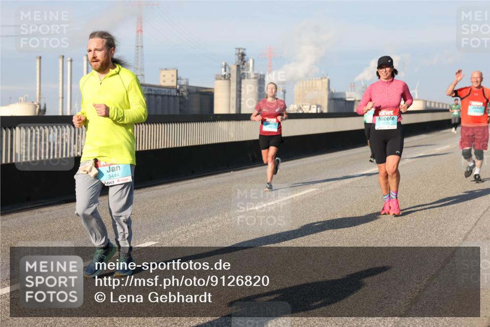 03.10.2025 - Köhlbrandbrückenlauf Lena Gebhardt http://msf.ph/oto/9126820 03.10.2025 09:46:40 Position 2 3444, 1123 meine-sportfotos.de