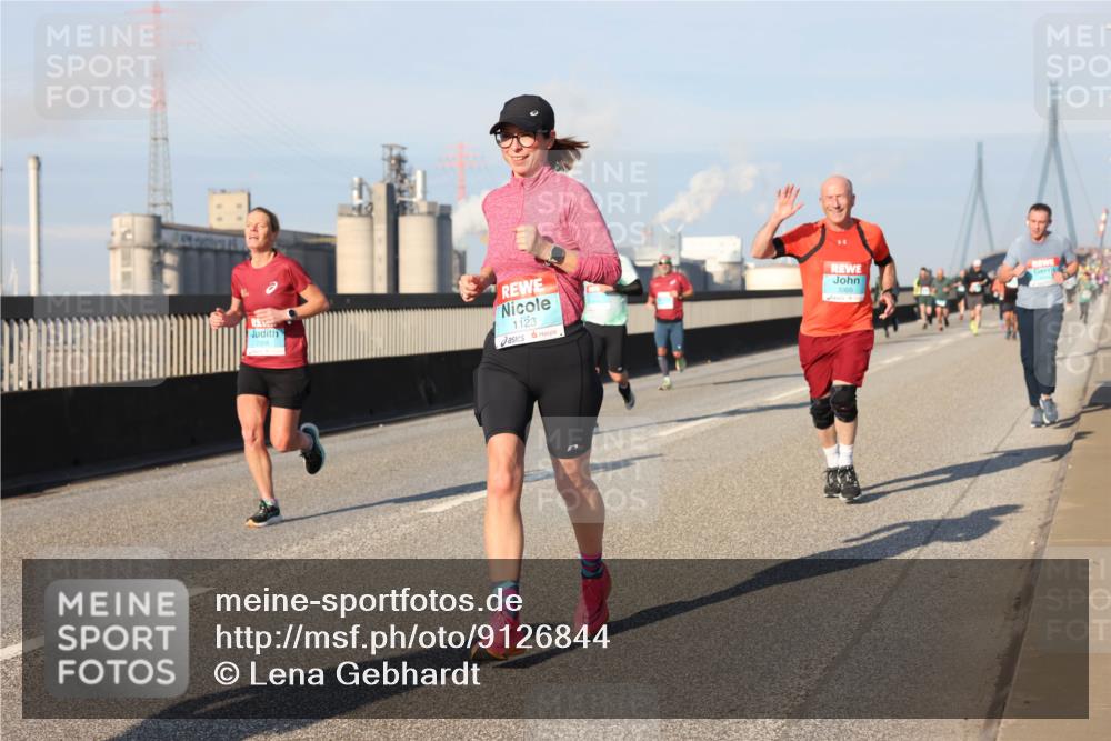 03.10.2025 - Köhlbrandbrückenlauf Lena Gebhardt http://msf.ph/oto/9126844 03.10.2025 09:46:41 Position 2 1123, 3305 meine-sportfotos.de