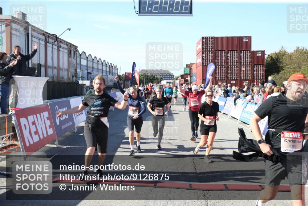 03.10.2025 - Köhlbrandbrückenlauf Jannik Wohlers http://msf.ph/oto/9126875 03.10.2025 13:24:03 Ziel 4647, 4657, 5106, 5361, 5387, 5389, 5419, 5431, 5709, 5742, 6119, 6442, 6443, 6557, 6643 meine-sportfotos.de