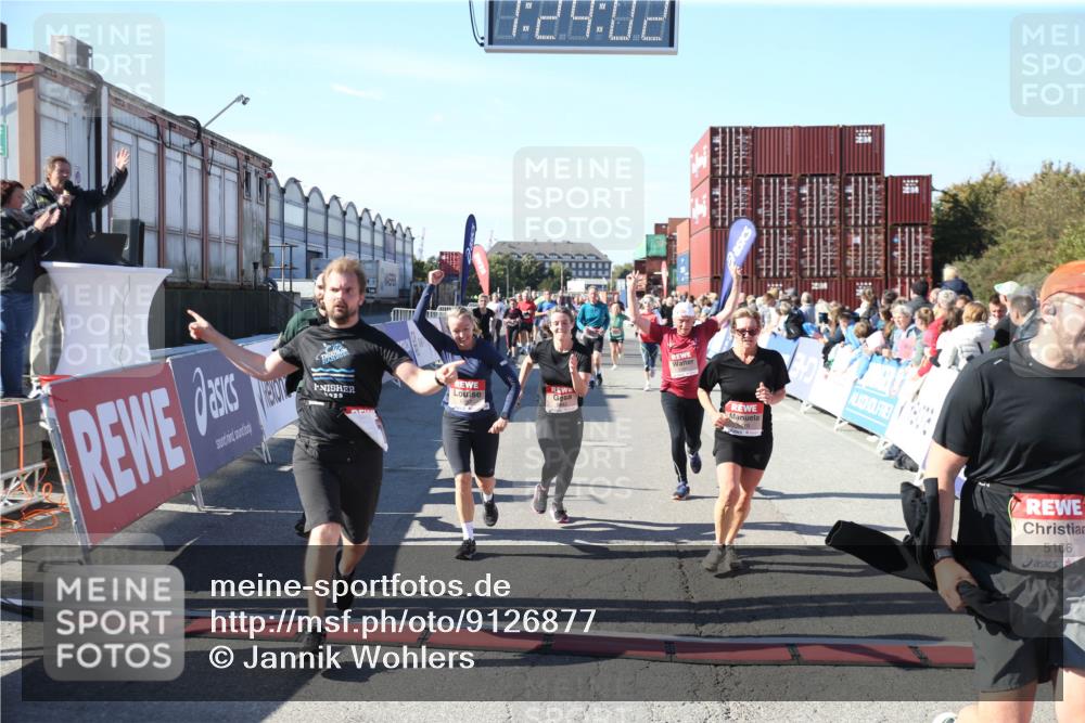 03.10.2025 - Köhlbrandbrückenlauf Jannik Wohlers http://msf.ph/oto/9126877 03.10.2025 13:24:03 Ziel 4647, 4657, 5106, 5361, 5387, 5389, 5419, 5431, 5709, 5742, 6119, 6442, 6443, 6557, 6643 meine-sportfotos.de