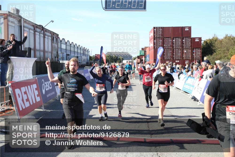 03.10.2025 - Köhlbrandbrückenlauf Jannik Wohlers http://msf.ph/oto/9126879 03.10.2025 13:24:03 Ziel 4647, 4657, 5106, 5361, 5387, 5389, 5419, 5431, 5709, 5742, 6119, 6442, 6443, 6557, 6643 meine-sportfotos.de