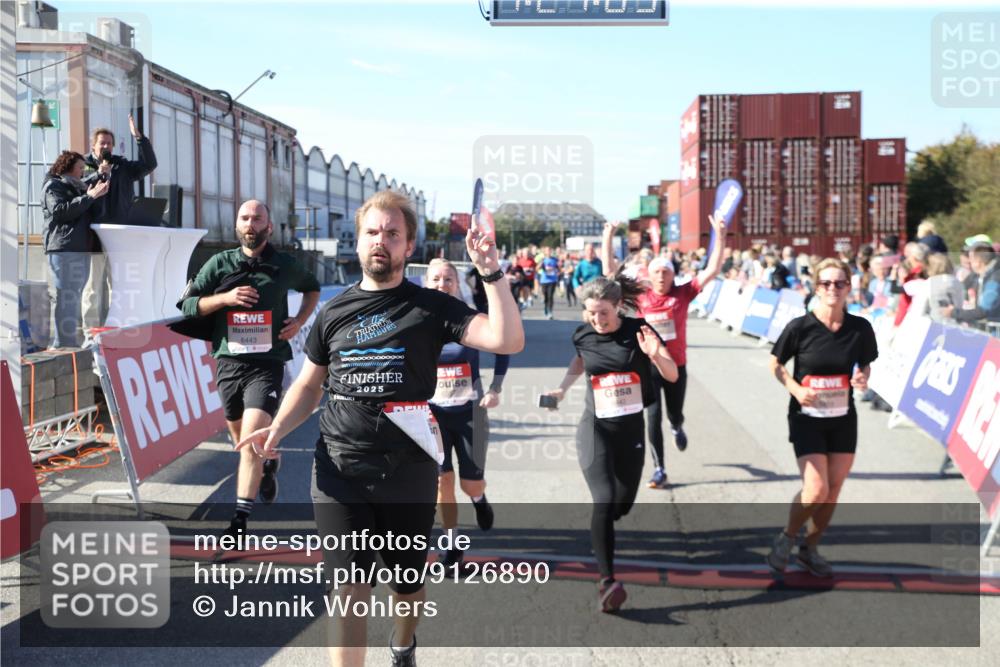 03.10.2025 - Köhlbrandbrückenlauf Jannik Wohlers http://msf.ph/oto/9126890 03.10.2025 13:24:04 Ziel 4647, 4657, 5106, 5361, 5387, 5389, 5419, 5709, 5742, 6119, 6442, 6443, 6557, 6643, 6701 meine-sportfotos.de