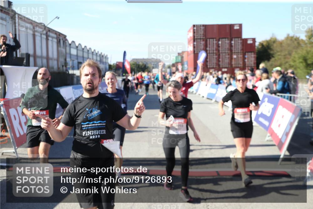 03.10.2025 - Köhlbrandbrückenlauf Jannik Wohlers http://msf.ph/oto/9126893 03.10.2025 13:24:04 Ziel 4647, 4657, 5106, 5361, 5387, 5389, 5419, 5709, 5742, 6119, 6442, 6443, 6557, 6643, 6701 meine-sportfotos.de