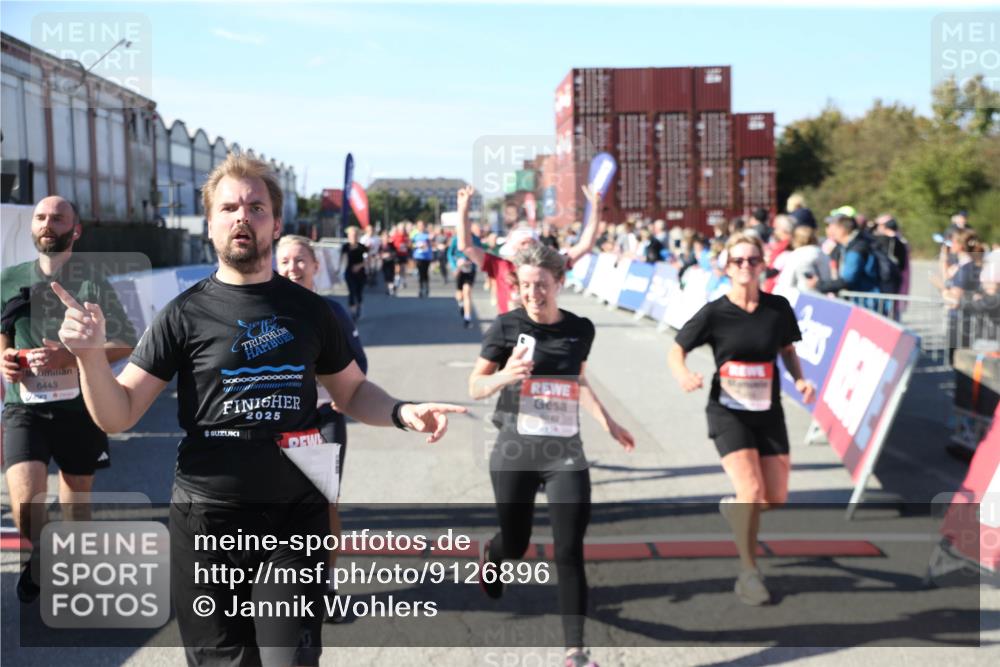 03.10.2025 - Köhlbrandbrückenlauf Jannik Wohlers http://msf.ph/oto/9126896 03.10.2025 13:24:04 Ziel 4647, 4657, 5106, 5361, 5387, 5389, 5419, 5709, 5742, 6119, 6442, 6443, 6557, 6643, 6701 meine-sportfotos.de