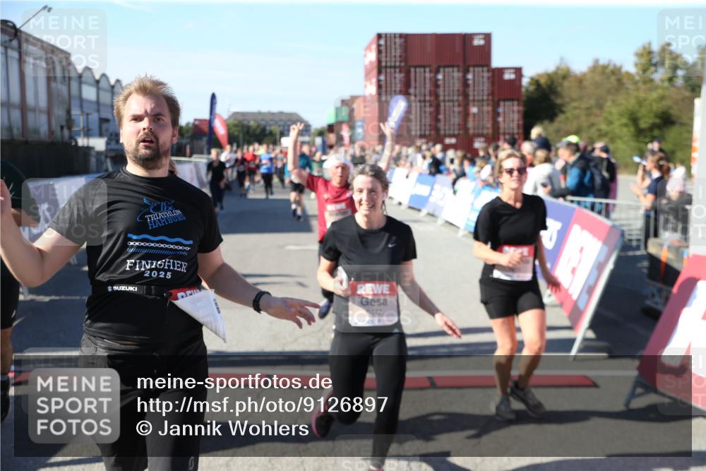 03.10.2025 - Köhlbrandbrückenlauf Jannik Wohlers http://msf.ph/oto/9126897 03.10.2025 13:24:04 Ziel 4647, 4657, 5106, 5361, 5387, 5389, 5419, 5709, 5742, 6119, 6442, 6443, 6557, 6643, 6701 meine-sportfotos.de