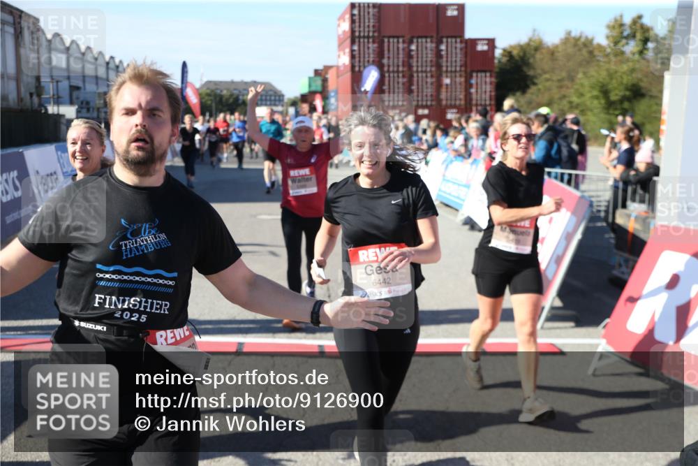 03.10.2025 - Köhlbrandbrückenlauf Jannik Wohlers http://msf.ph/oto/9126900 03.10.2025 13:24:04 Ziel 4647, 4657, 5106, 5361, 5387, 5389, 5419, 5709, 5742, 6119, 6442, 6443, 6557, 6643, 6701 meine-sportfotos.de