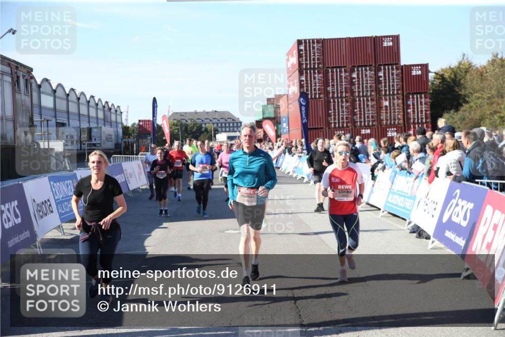 03.10.2025 - Köhlbrandbrückenlauf Jannik Wohlers http://msf.ph/oto/9126911 03.10.2025 13:24:08 Ziel 4442, 4529, 4647, 4657, 4698, 4942, 5106, 5321, 5350, 5361, 5387, 5389, 5419, 5432, 5986, 6119, 6168, 6169, 6442, 6443, 6557, 6643, 6701 meine-sportfotos.de